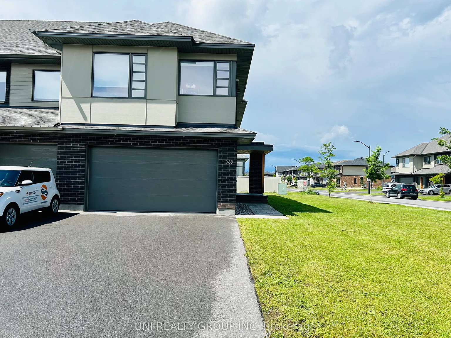 4 bed, $3,100 — Photo 2