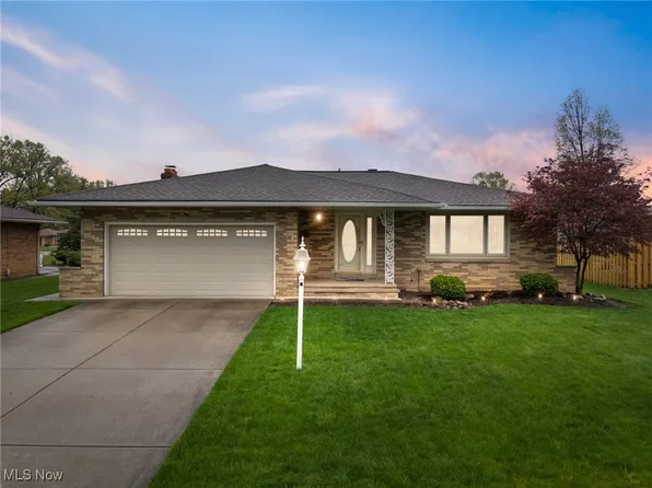 6135 Meadview Dr, Seven Hills, OH 44131