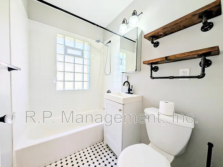 636 Gotzian St — Photo 11