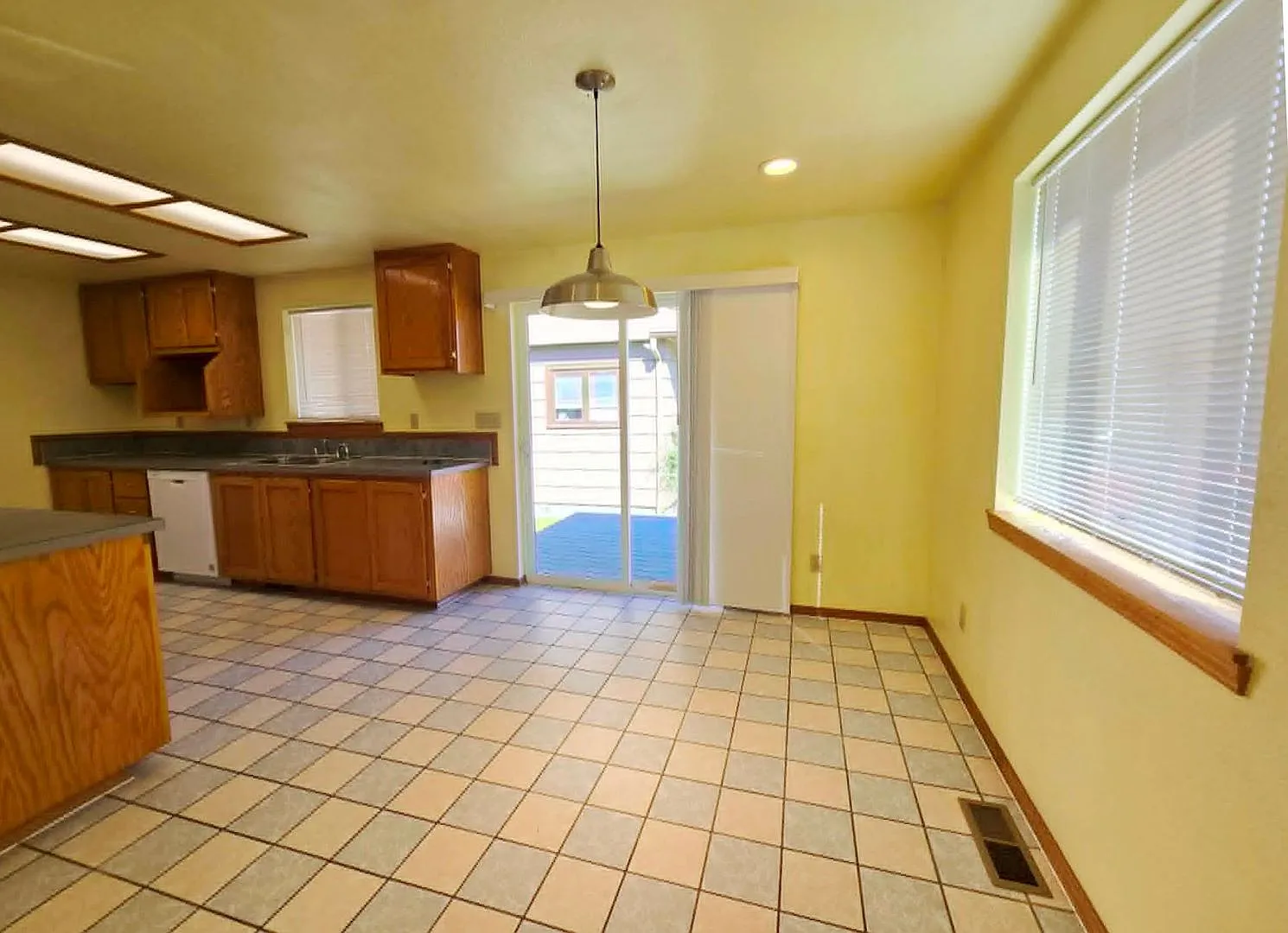 Aberdeen 3 bed, 1 bath home! — Photo 3