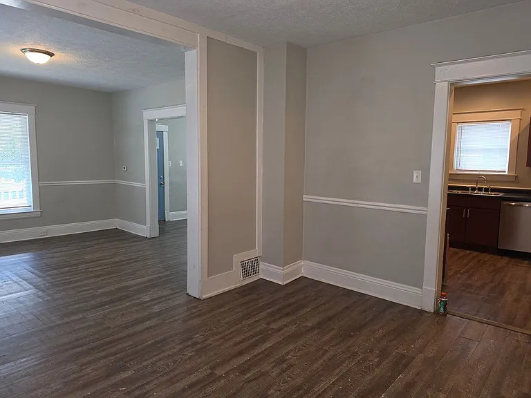 905 E Washington St — Photo 9