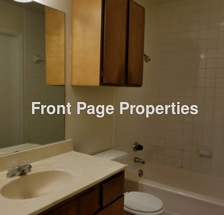 5th image of 1307 Danbury Sq #B