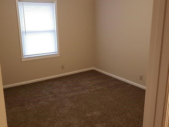 5th image of 76 Evergreen Ln APT 15