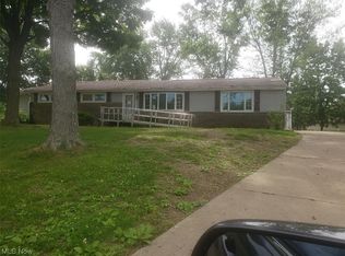 3896 Rolling Ridge Rd NE, Canton, OH 44721