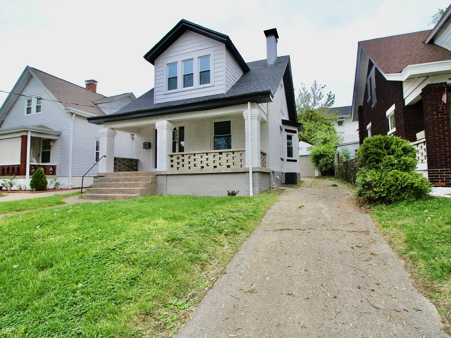3 bed, 1.5 bath, 1294 sqft, $2,040 — Photo 1