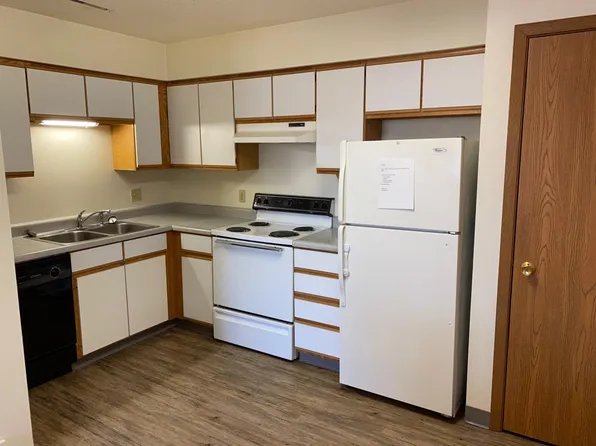 2260 9th St #11, Coralville, IA 52241