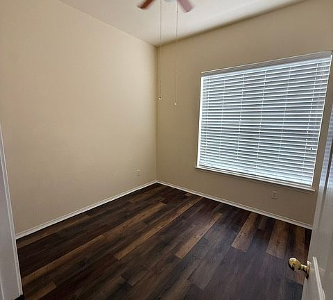 4th image of 3860 Gillespie Dr