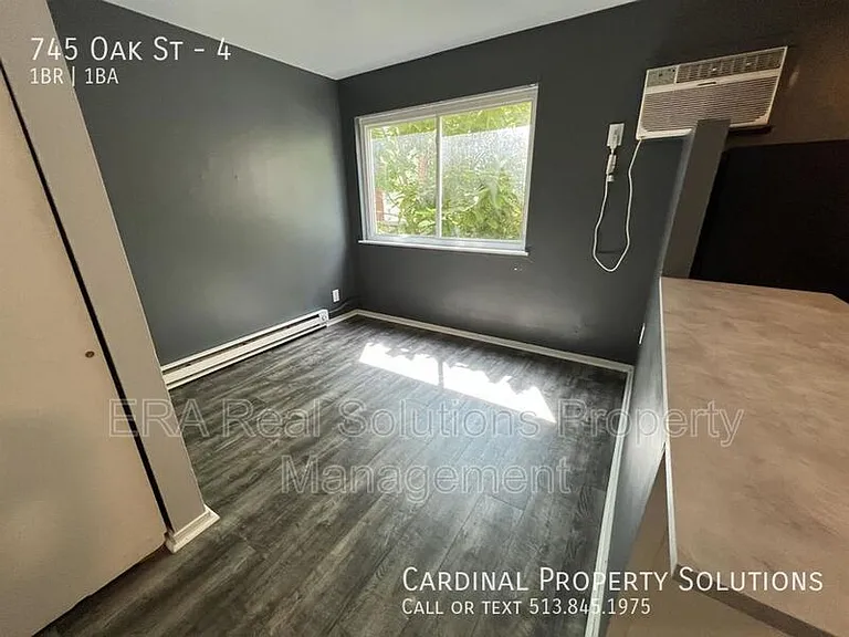 745 Oak St #4 — Photo 8