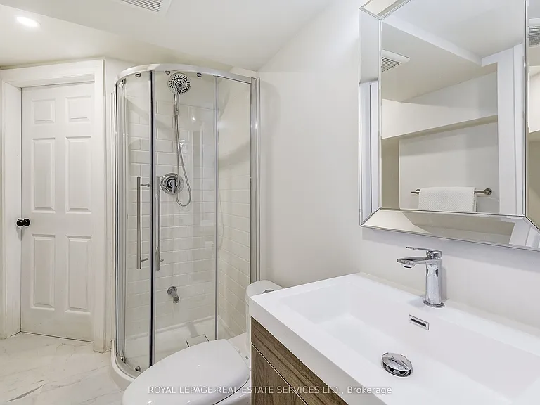 351 Strathcona Dr — Photo 37