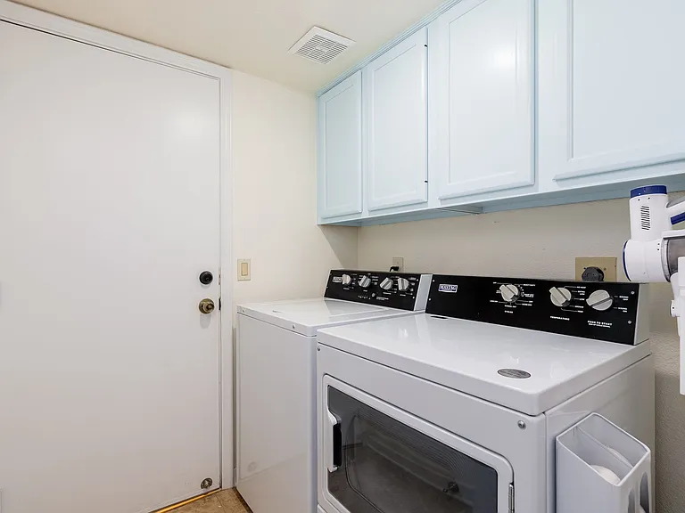 3514 N Diego — Photo 22