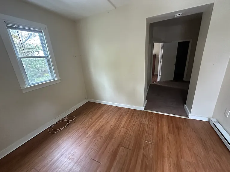 160-162 Young St #2 — Photo 8