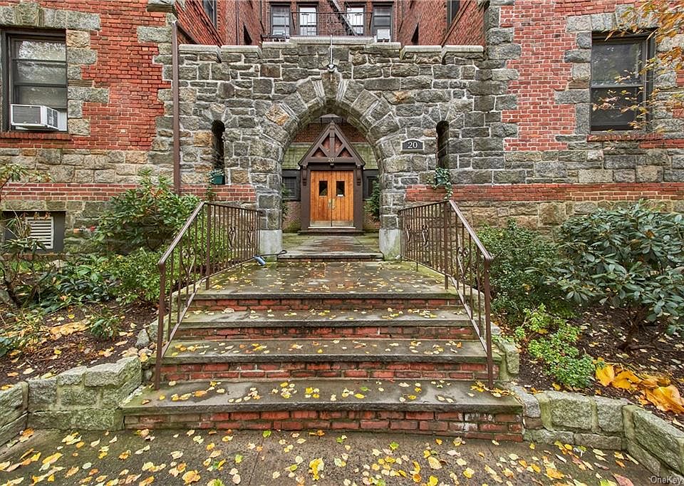 1st image of 20 William St APT 3E