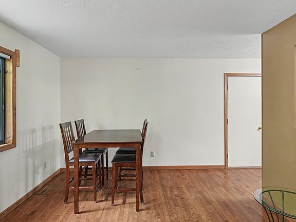 3rd image of 1064 S South Long Lake Rd