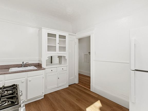 2nd image of 1451 Larkin St APT 7
