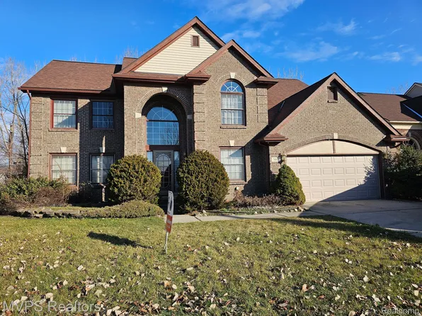 500 Clairpointe Woods Dr, Detroit, MI 48215
