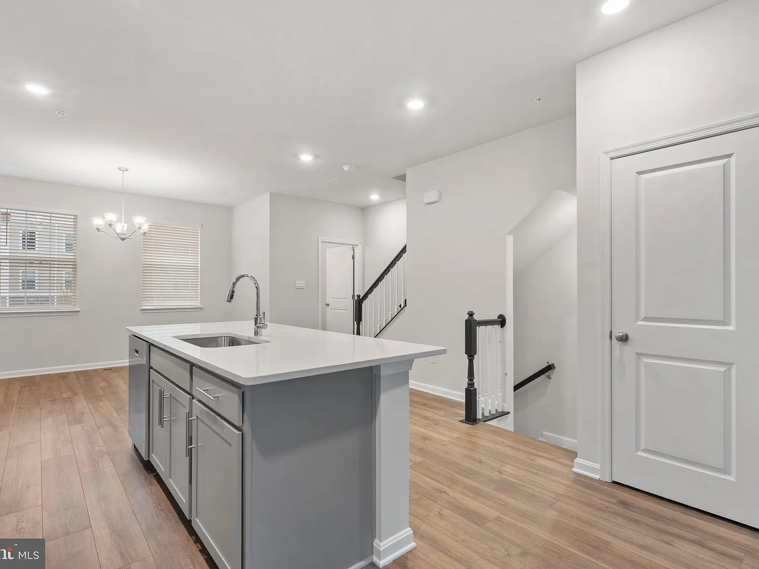 3 bed, 2.5 bath, $3,145 — Photo 4