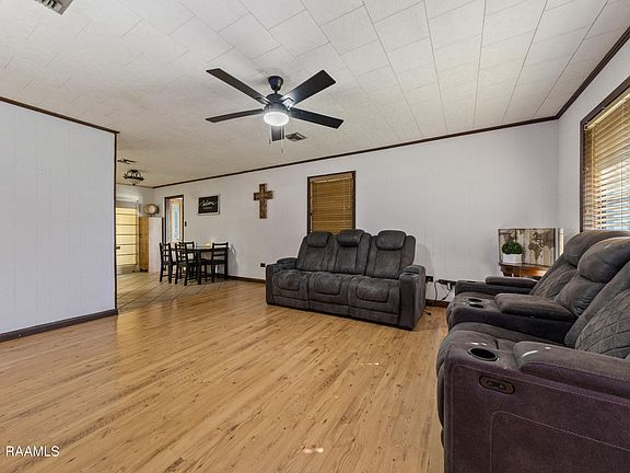 4th image of 1019 Daisy Lane Ln