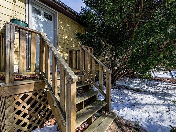 2nd image of 8 Old Meetinghouse Rd