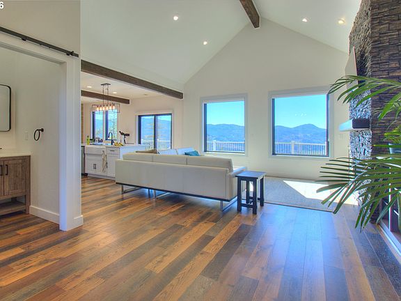 4th image of 95660 Spirit Ridge Rd