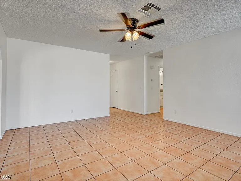 707 Honeybee Ct — Photo 8