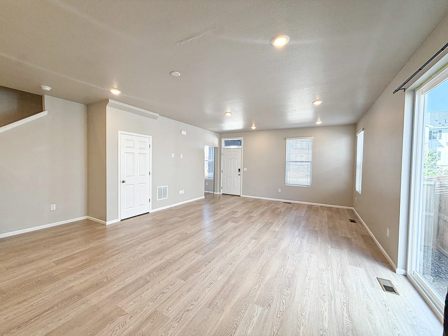 3 bed, 2.5 bath, 1577 sqft, $2,595 — Photo 4