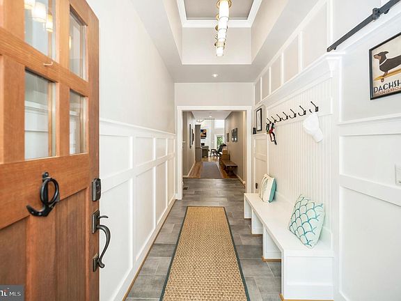 5th image of 148 Edgemont Cir