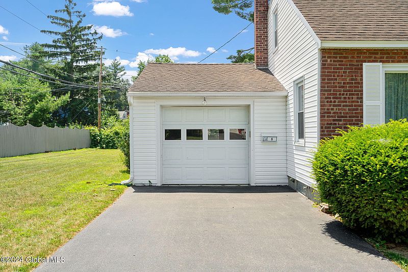 3rd image of 8 Loren Avenue