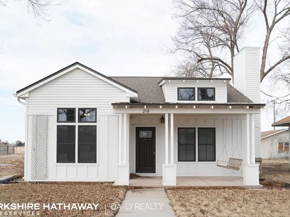 216 E Plum St, Doniphan, NE 68832