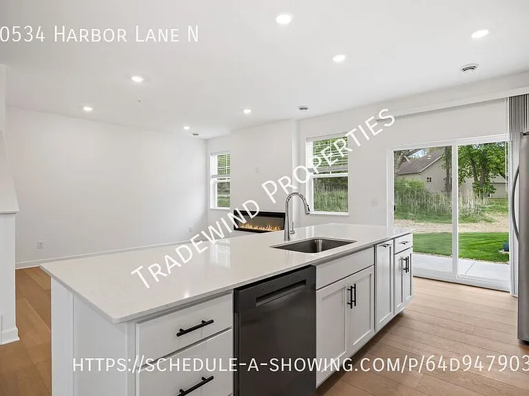 10534 Harbor Ln N — Photo 5