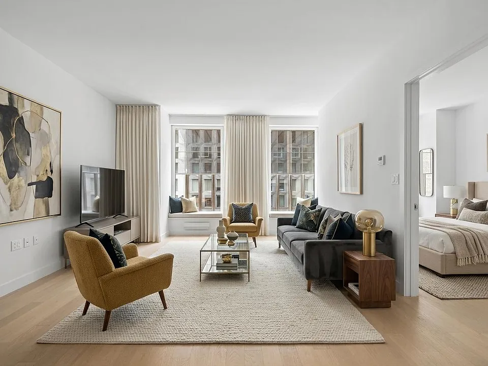 225 W 28th St #17I