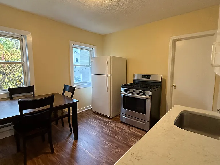 163 1/2 Grand St #1 — Photo 7