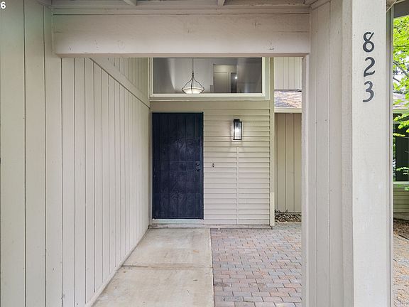 3rd image of 823 NE 132nd Ave
