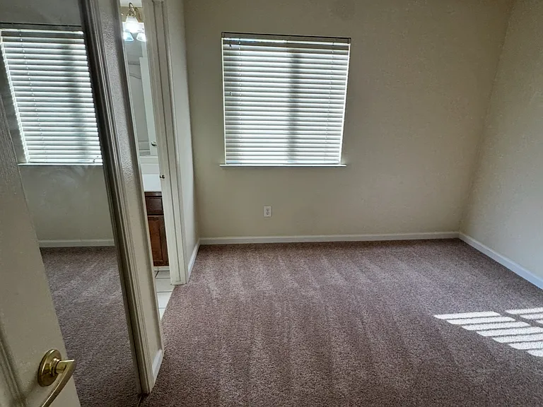 5323 Sage Ct — Photo 14