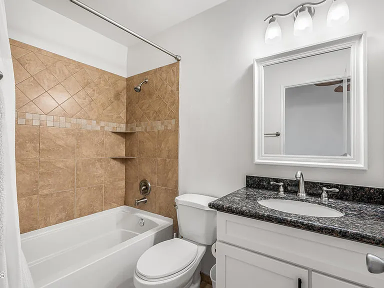 304 E Surfside Dr — Photo 17
