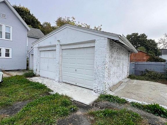 4th image of 334 Columbus Ave