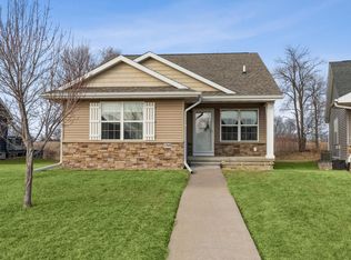 1560 Olde Brandy Ln, Davenport, IA 52807