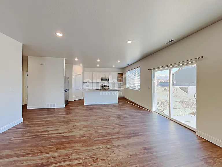 332 N Gibbons Ln — Photo 8