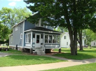 120 N Division St, Waupaca, WI 54981