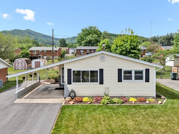 1426 Deacon St, Salem, VA 24153