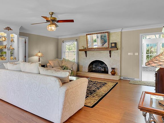 3rd image of 100 Overton Ave