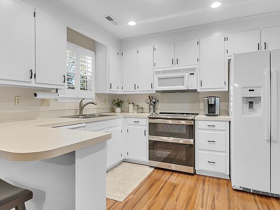 3rd image of 108 Apache Dr