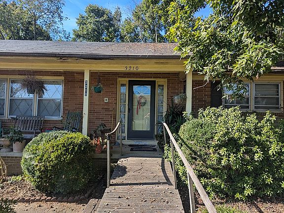 3rd image of 3210 Garden Rd