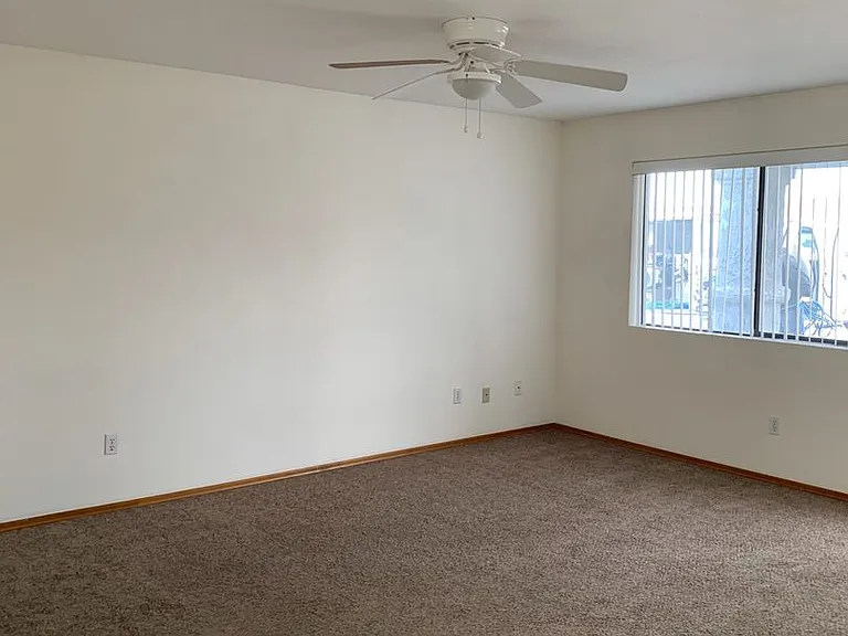 4040 Challenger Dr — Photo 2