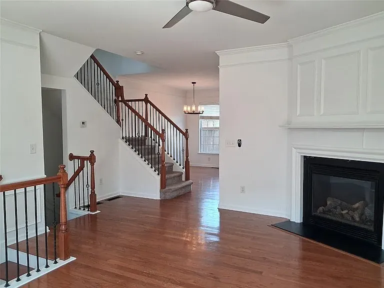 1377 Thornborough Dr — Photo 13