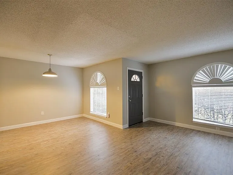 1326 Town Cir #1 — Photo 9