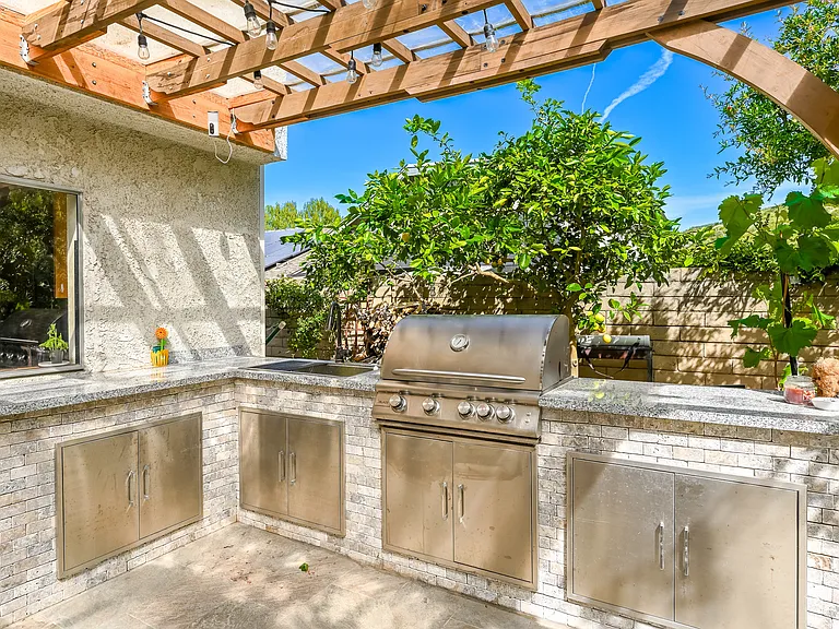 24668 Ebelden Ave — Photo 49