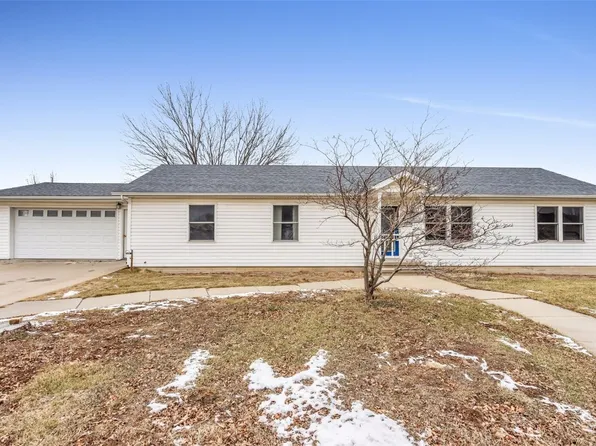 1205 E 15th St, Vinton, IA 52349