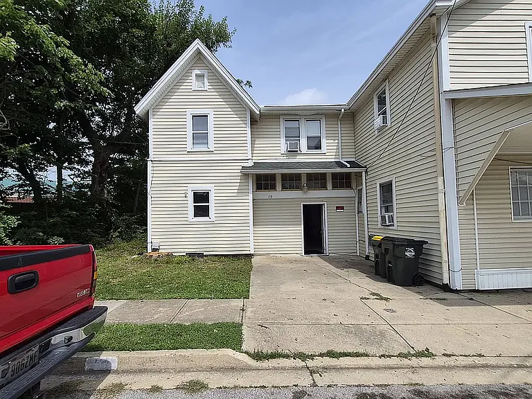 115 Sycamore St #C — Photo 2