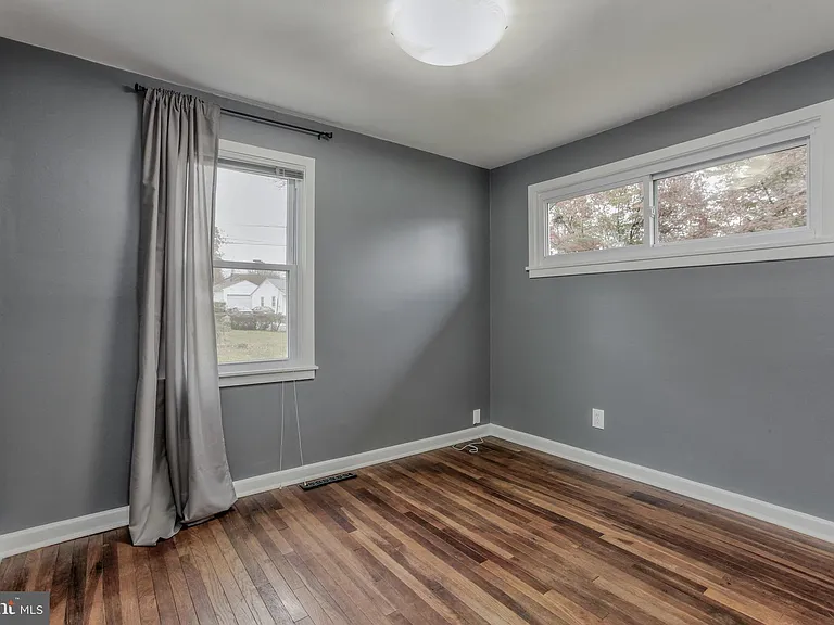 1114 Highwood Rd — Photo 25