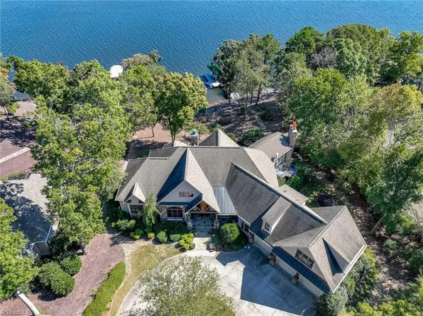 215 Porters Gln, New London, NC 28127